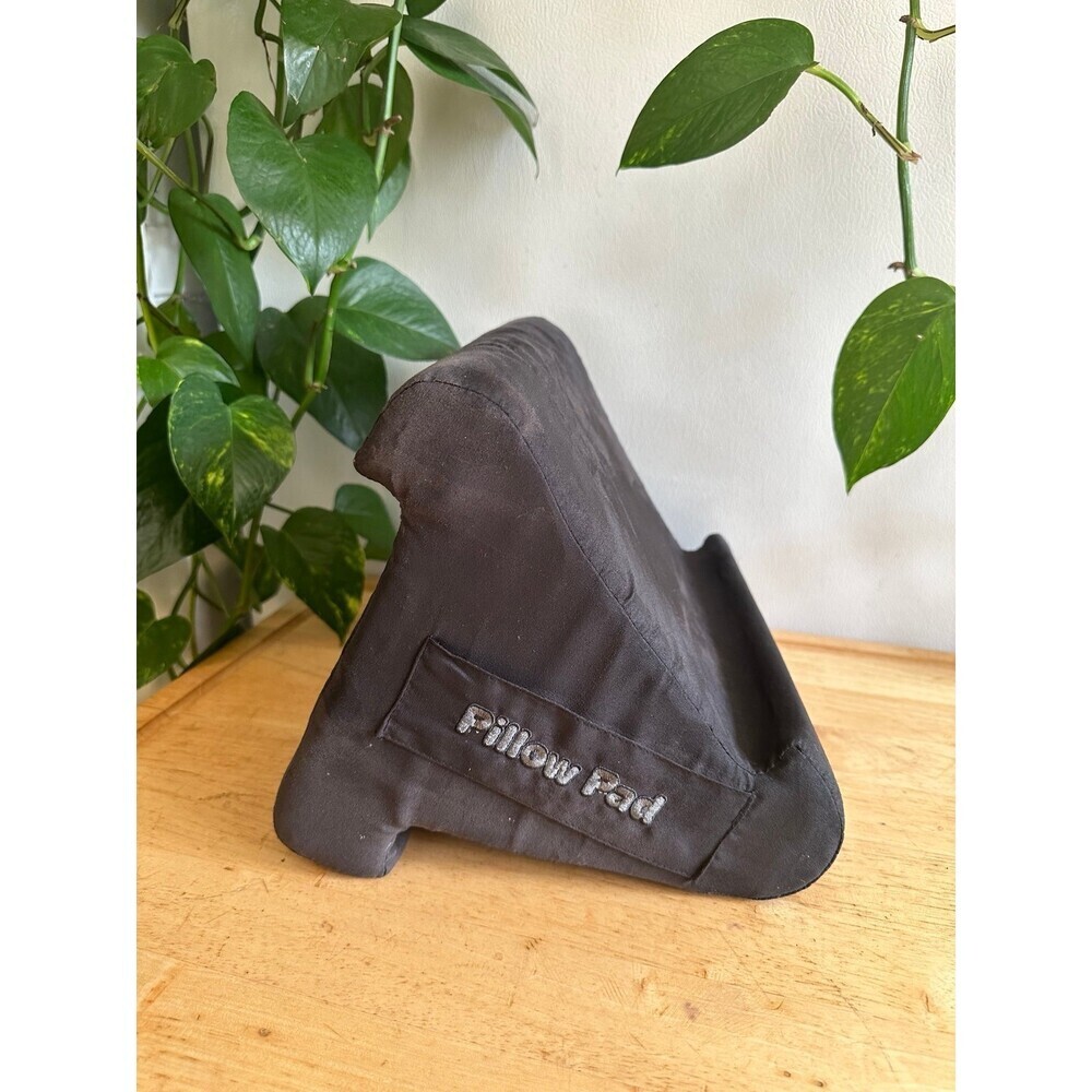 Gray Pillow Pad stand